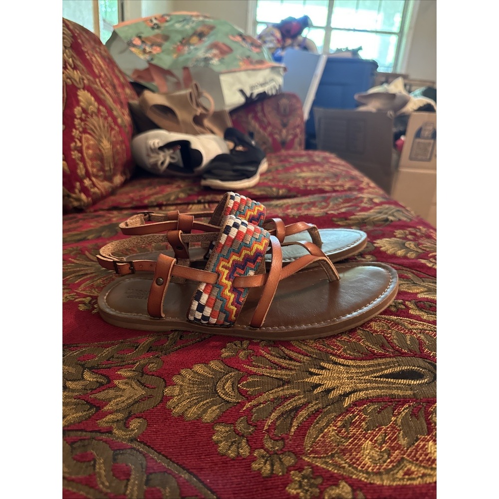 Aztec Embroidered Vegan Leather Thong Ankle Strap Sandals Size 8